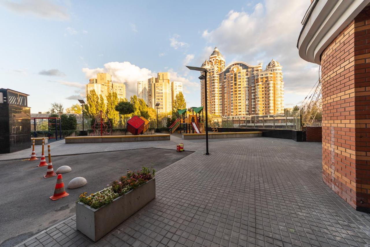 New Building Near Arena City Lesi Ukrainky 7A Kiev Ngoại thất bức ảnh